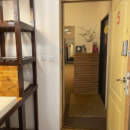 Victoria Poshtel Bucharest Hostel Exterior foto