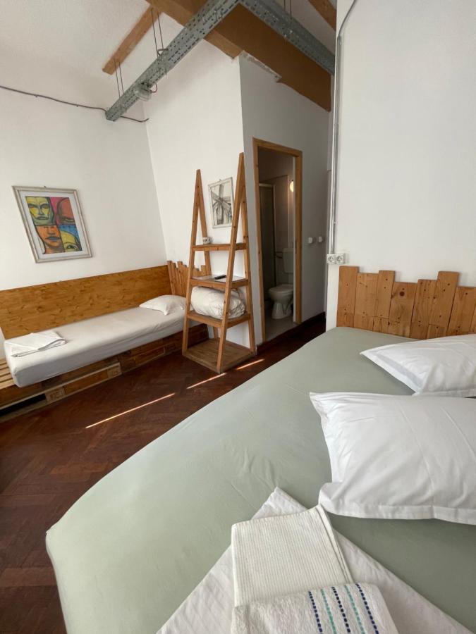 Victoria Poshtel Bucharest Hostel Exterior foto
