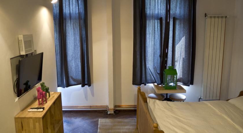 Victoria Poshtel Bucharest Hostel Exterior foto
