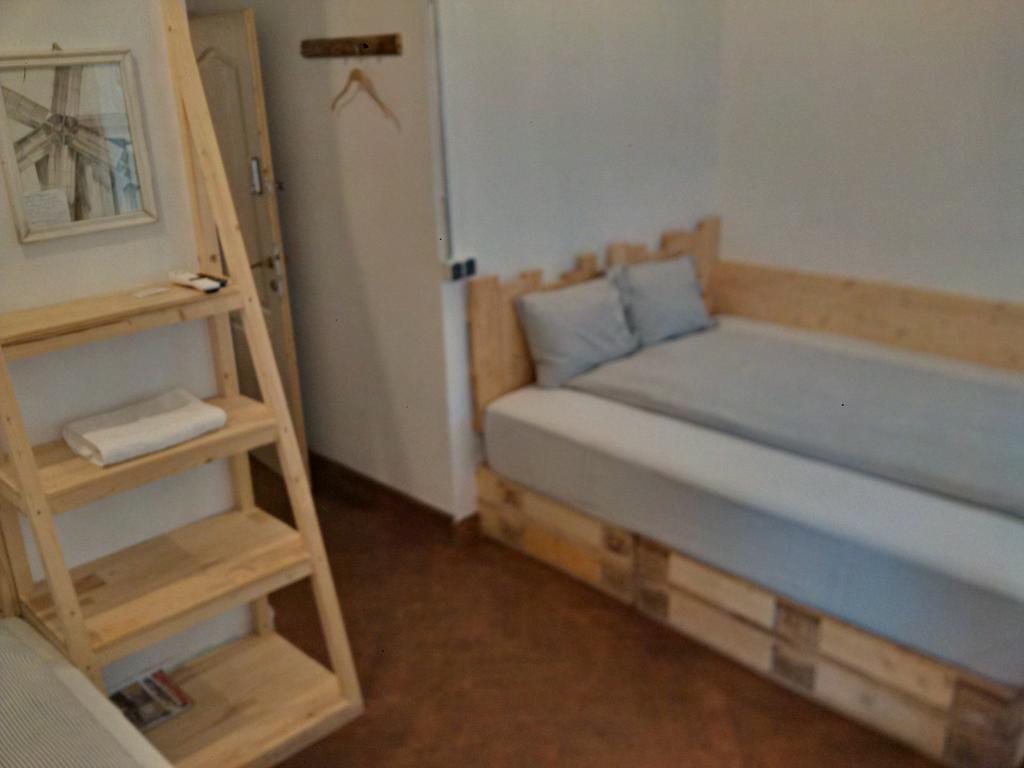 Victoria Poshtel Bucharest Hostel Exterior foto