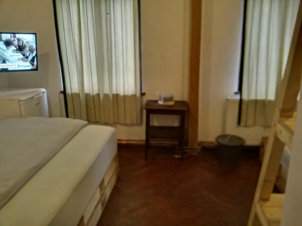Victoria Poshtel Bucharest Hostel Exterior foto