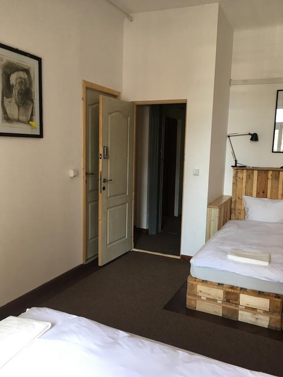 Victoria Poshtel Bucharest Hostel Exterior foto