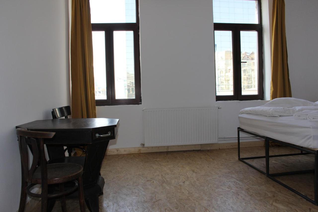 Victoria Poshtel Bucharest Hostel Exterior foto